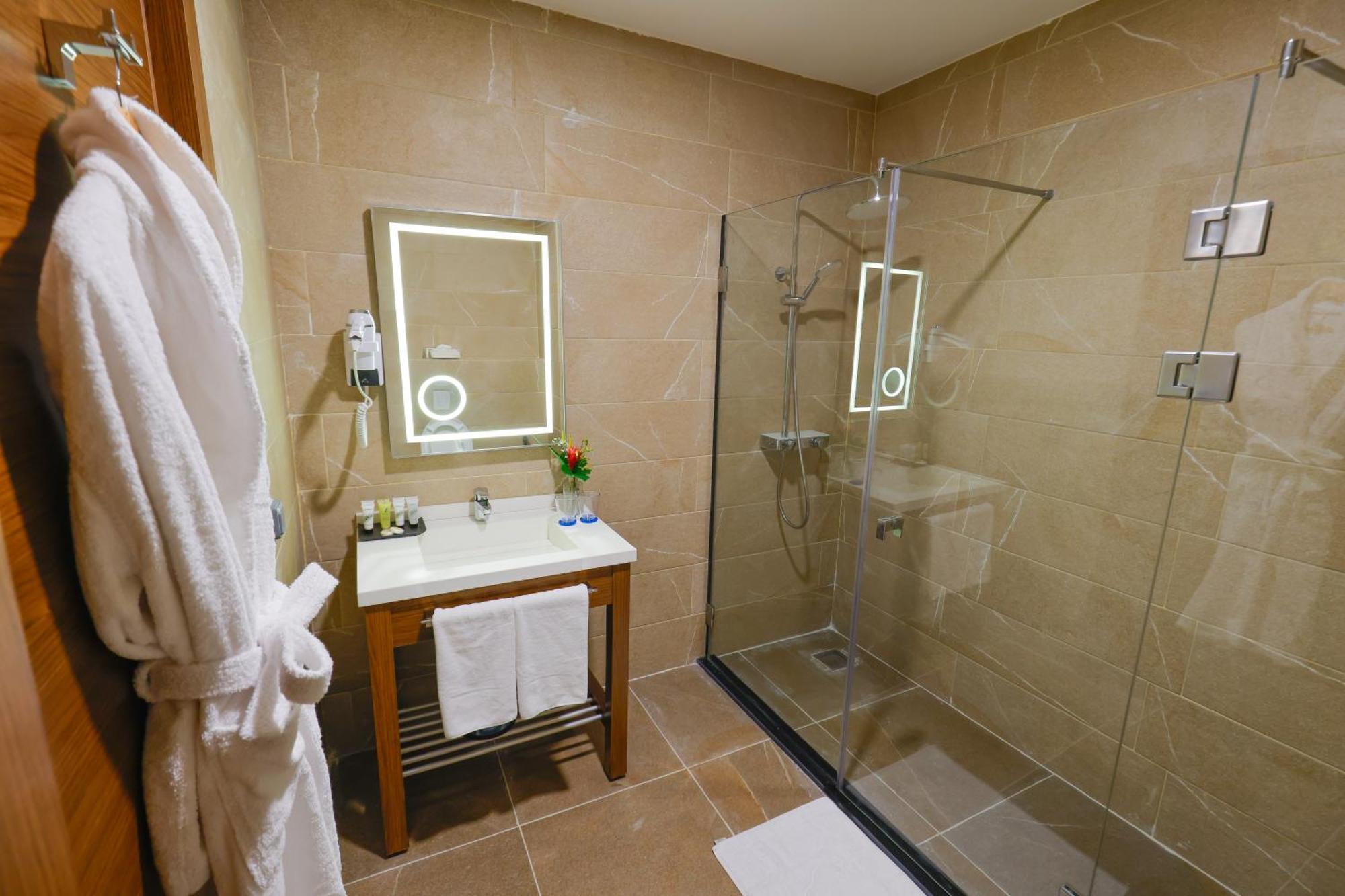 Byblos Hotel Abidjan Extérieur photo