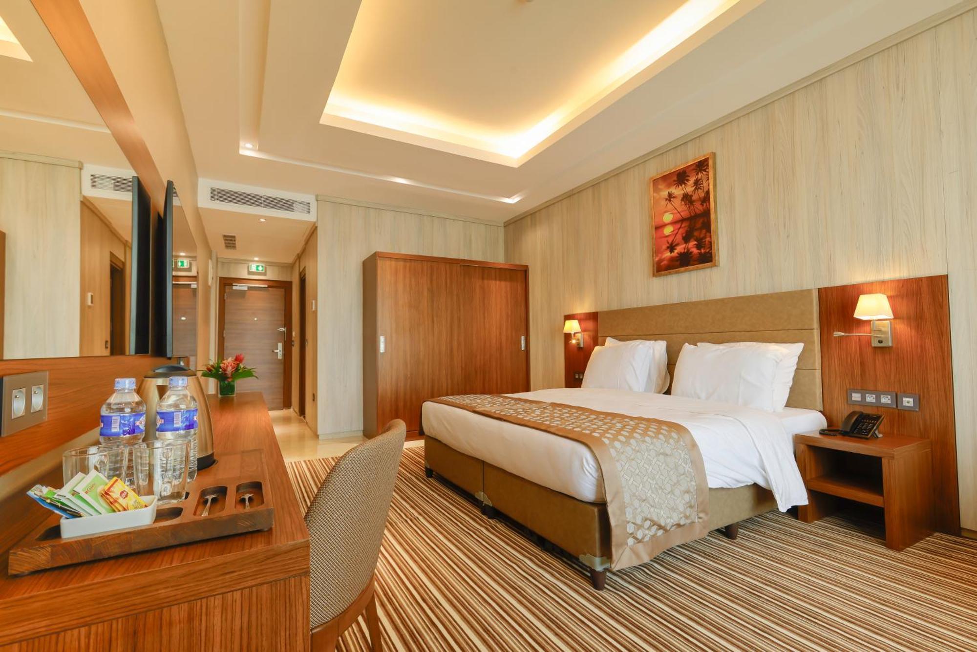 Byblos Hotel Abidjan Extérieur photo