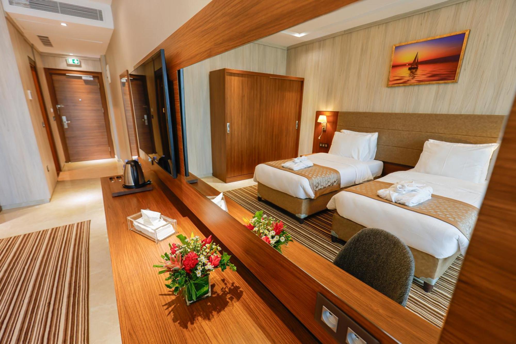 Byblos Hotel Abidjan Extérieur photo