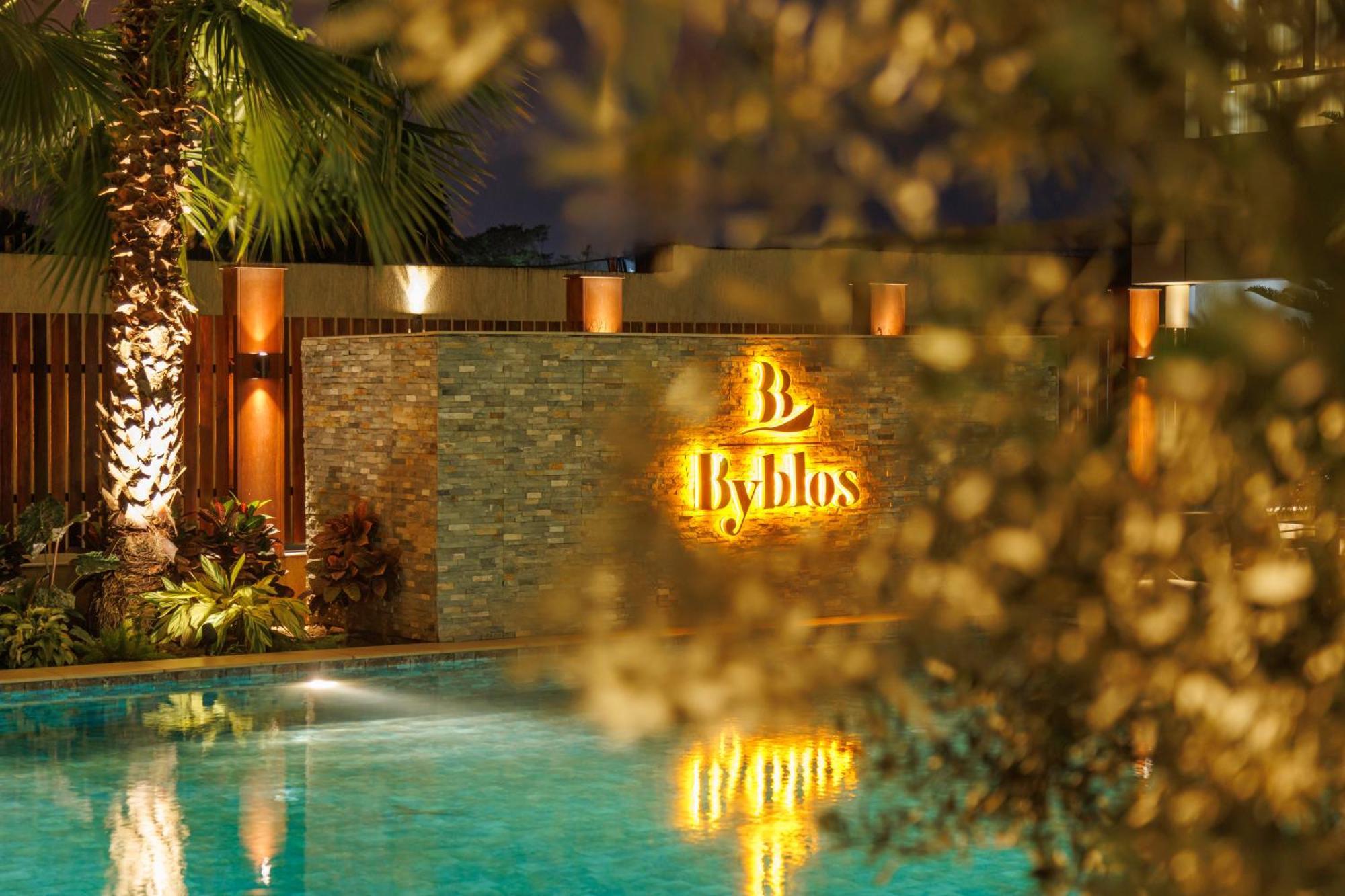 Byblos Hotel Abidjan Extérieur photo